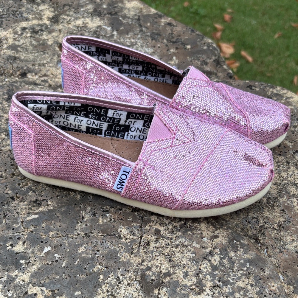 TOMS Shimmering Pink Glitter Slip-Ons Youth 1 Y1 Girls